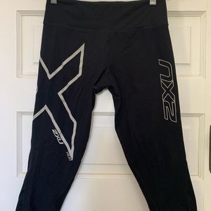 2XU ✨ Women’s Capri Compression Leggings